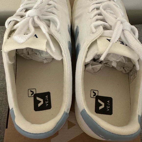 VEJA Campo CA Canvas!! EUC - Picture 6 of 11